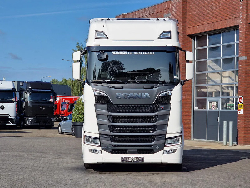 Scania 590S V8 NGS Highline 4x2 - New - Facelift - Full spec - Retarder - Leather - Full air - Sattelzugmaschine: das Bild 2 Scania 590S V8 NGS Highline 4x2 - New - Facelift - Full spec - Retarder - Leather - Full air - Sattelzugmaschine: das Bild 2