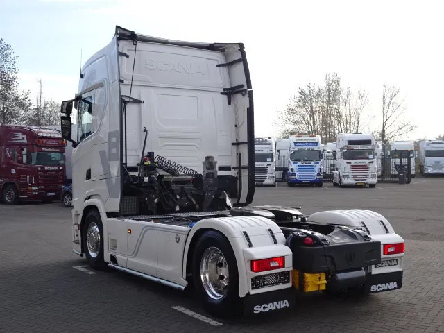 Scania 590S V8 NGS Highline 4x2 - New - Retarder - Leather - Alloy wheels Led - Navi - NEW! - Sattelzugmaschine: das Bild 5 Scania 590S V8 NGS Highline 4x2 - New - Retarder - Leather - Alloy wheels Led - Navi - NEW! - Sattelzugmaschine: das Bild 5