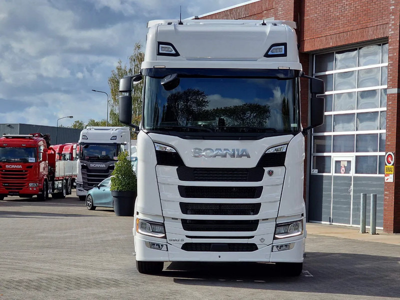 Scania 590S V8 NGS Highline 4x2 - New - Retarder - Leather - Alloy wheels Led - Navi - NEW! - Sattelzugmaschine: das Bild 2 Scania 590S V8 NGS Highline 4x2 - New - Retarder - Leather - Alloy wheels Led - Navi - NEW! - Sattelzugmaschine: das Bild 2