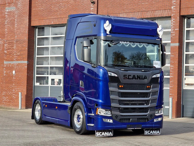 Scania 660S V8 NGS Highline 4x2 - Full spec - Retarder - Night Clima - Leather - Led - Full air - New Dashboard - Sattelzugmaschine: das Bild 1 Scania 660S V8 NGS Highline 4x2 - Full spec - Retarder - Night Clima - Leather - Led - Full air - New Dashboard - Sattelzugmaschine: das Bild 1