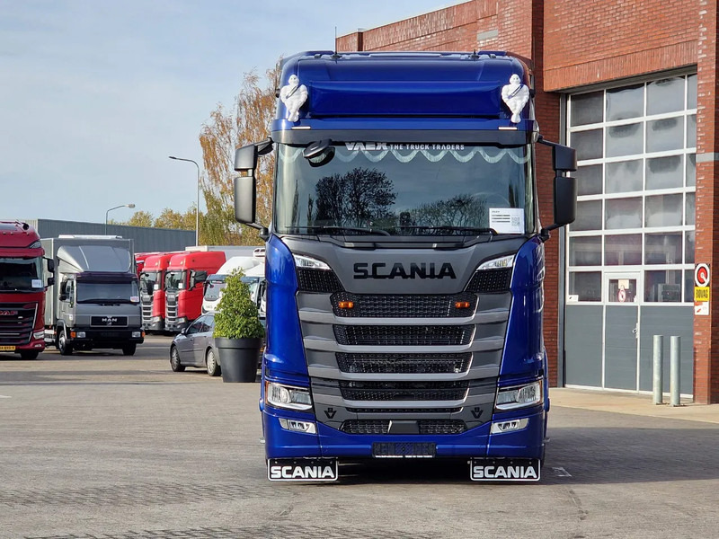 Scania 660S V8 NGS Highline 4x2 - Full spec - Retarder - Night Clima - Leather - Led - Full air - New Dashboard - Sattelzugmaschine: das Bild 2 Scania 660S V8 NGS Highline 4x2 - Full spec - Retarder - Night Clima - Leather - Led - Full air - New Dashboard - Sattelzugmaschine: das Bild 2