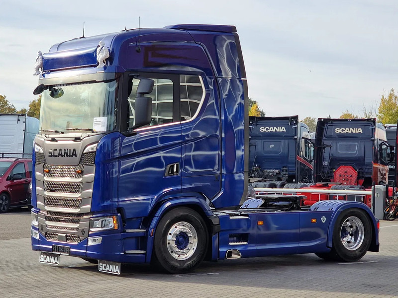 Scania 660S V8 NGS Highline 4x2 - Full spec - Retarder - Night Clima - Leather - Led - Full air - New Dashboard - Sattelzugmaschine: das Bild 3 Scania 660S V8 NGS Highline 4x2 - Full spec - Retarder - Night Clima - Leather - Led - Full air - New Dashboard - Sattelzugmaschine: das Bild 3