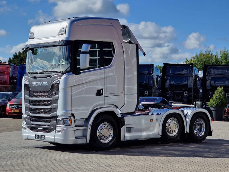 Scania 660S V8 NGS Highline 6x2/4 - New - Full spec - Retarder - Night clima - Led - Leather - Navi - Sattelzugmaschine: das Bild 3 Scania 660S V8 NGS Highline 6x2/4 - New - Full spec - Retarder - Night clima - Led - Leather - Navi - Sattelzugmaschine: das Bild 3