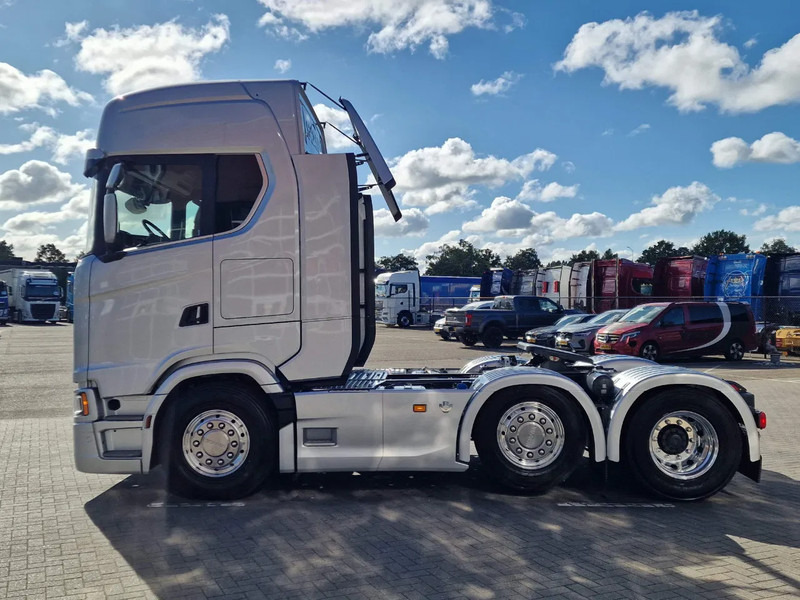 Scania 660S V8 NGS Highline 6x2/4 - New - Full spec - Retarder - Night clima - Led - Leather - Navi - Sattelzugmaschine: das Bild 4 Scania 660S V8 NGS Highline 6x2/4 - New - Full spec - Retarder - Night clima - Led - Leather - Navi - Sattelzugmaschine: das Bild 4