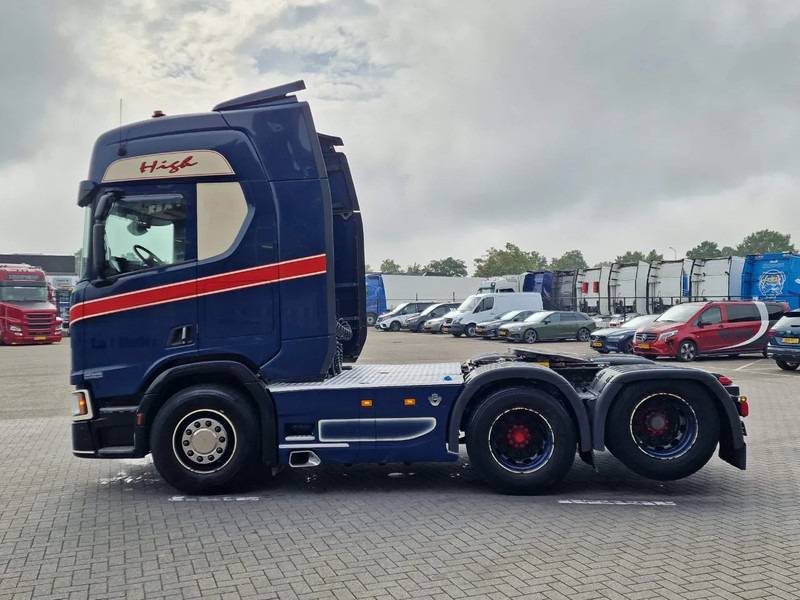 Scania R520 V8 NGS Highline 6x2 - PTO/Hydraulic - Full air - 2.95 WB - Navi - Fridge - Sliding 5th wheel - Sattelzugmaschine: das Bild 4 Scania R520 V8 NGS Highline 6x2 - PTO/Hydraulic - Full air - 2.95 WB - Navi - Fridge - Sliding 5th wheel - Sattelzugmaschine: das Bild 4
