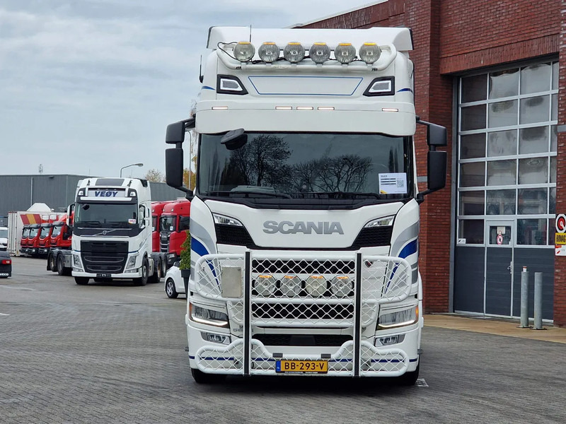 Scania R560 Highline 6x2 - BUFFL - Retarder - Full air - 3.15 WB - Leather - Sattelzugmaschine: das Bild 2 Scania R560 Highline 6x2 - BUFFL - Retarder - Full air - 3.15 WB - Leather - Sattelzugmaschine: das Bild 2