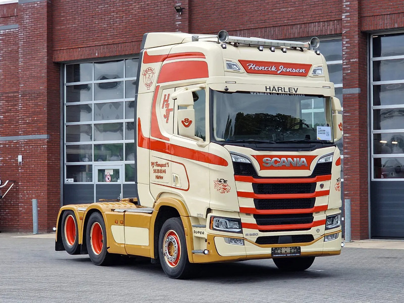 Scania R580 V8 NGS Highline 6x2 - PTO/Hydraulic - 2.95 WB - Retarder - Night clima - Custom interior - Sattelzugmaschine: das Bild 1 Scania R580 V8 NGS Highline 6x2 - PTO/Hydraulic - 2.95 WB - Retarder - Night clima - Custom interior - Sattelzugmaschine: das Bild 1