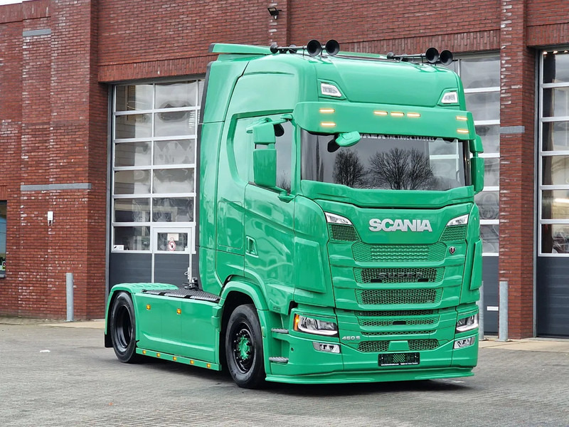 Scania S460 Highline 4x2 - NEW - Full spec - Custom exterior - Full air - Retarder - Show truck - Sattelzugmaschine: das Bild 2 Scania S460 Highline 4x2 - NEW - Full spec - Custom exterior - Full air - Retarder - Show truck - Sattelzugmaschine: das Bild 2