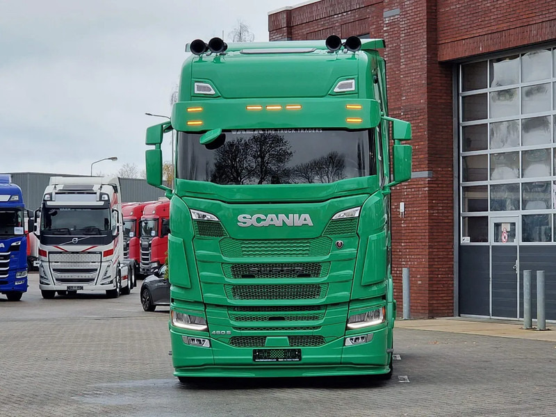 Scania S460 Highline 4x2 - NEW - Full spec - Custom exterior - Full air - Retarder - Show truck - Sattelzugmaschine: das Bild 3 Scania S460 Highline 4x2 - NEW - Full spec - Custom exterior - Full air - Retarder - Show truck - Sattelzugmaschine: das Bild 3