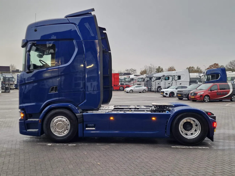 Scania S560 Highline 4x2 - Full spec - Retader - Night clima - Full air - Facelift - 2x tank - Sattelzugmaschine: das Bild 4 Scania S560 Highline 4x2 - Full spec - Retader - Night clima - Full air - Facelift - 2x tank - Sattelzugmaschine: das Bild 4