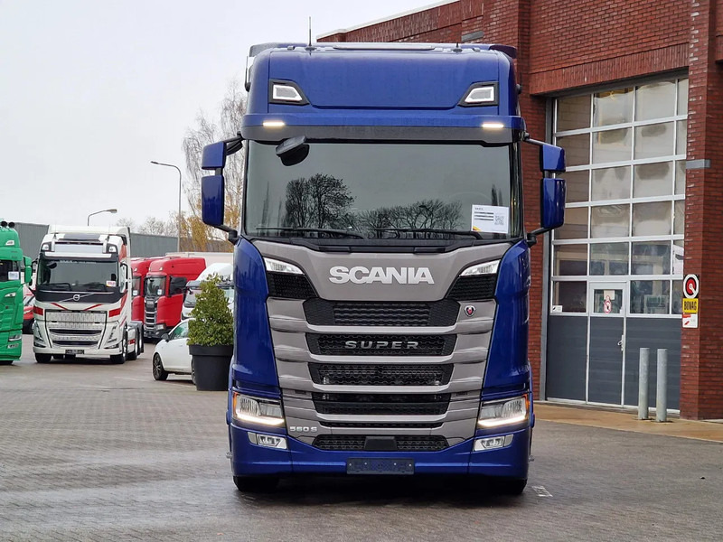 Scania S560 Highline 4x2 - Full spec - Retader - Night clima - Full air - Facelift - 2x tank - Sattelzugmaschine: das Bild 2 Scania S560 Highline 4x2 - Full spec - Retader - Night clima - Full air - Facelift - 2x tank - Sattelzugmaschine: das Bild 2