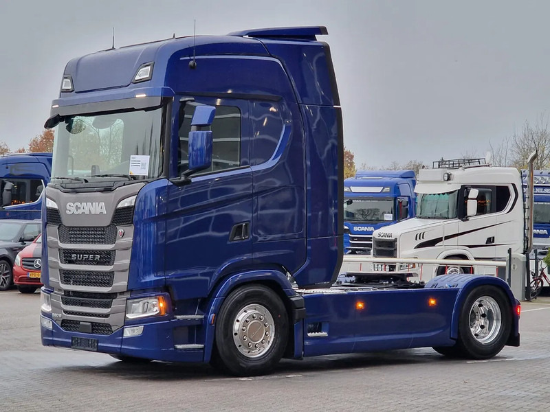 Scania S560 Highline 4x2 - Full spec - Retader - Night clima - Full air - Facelift - 2x tank - Sattelzugmaschine: das Bild 3 Scania S560 Highline 4x2 - Full spec - Retader - Night clima - Full air - Facelift - 2x tank - Sattelzugmaschine: das Bild 3