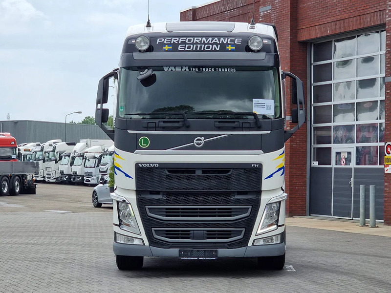 Volvo FH 13.500 Globetrotter 4x2 - I parkcool - Full air - Low KM 347Tkm - Fridge - Sattelzugmaschine: das Bild 3 Volvo FH 13.500 Globetrotter 4x2 - I parkcool - Full air - Low KM 347Tkm - Fridge - Sattelzugmaschine: das Bild 3