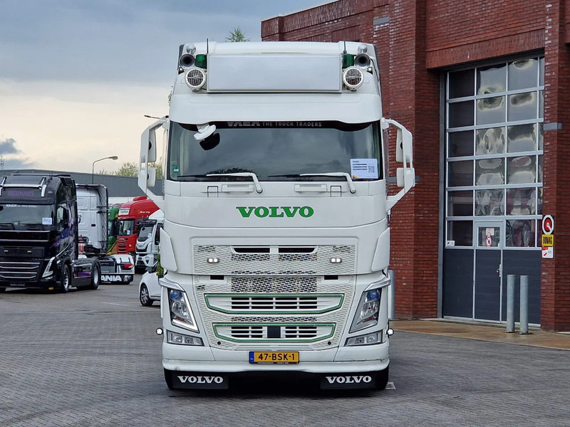Volvo FH 13.540 Globetrotter 4x2 - Custom exterior - I parkcool - Navi - APK/TUV: 27-02-2026 - Sattelzugmaschine: das Bild 2 Volvo FH 13.540 Globetrotter 4x2 - Custom exterior - I parkcool - Navi - APK/TUV: 27-02-2026 - Sattelzugmaschine: das Bild 2