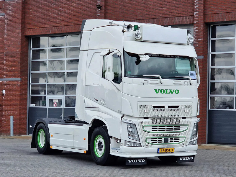 Volvo FH 13.540 Globetrotter 4x2 - Custom exterior - I parkcool - Navi - APK/TUV: 27-02-2026 - Sattelzugmaschine: das Bild 1 Volvo FH 13.540 Globetrotter 4x2 - Custom exterior - I parkcool - Navi - APK/TUV: 27-02-2026 - Sattelzugmaschine: das Bild 1