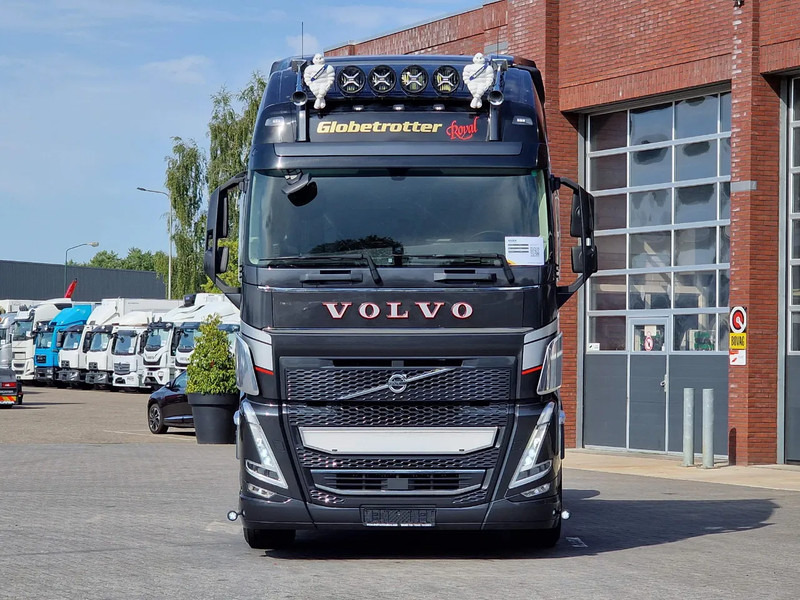 Volvo FH 13.540 Globetrotterl XL 6x4 - Royal - Retarder - Full air - 3.40 WB - Low KM - Sattelzugmaschine: das Bild 2 Volvo FH 13.540 Globetrotterl XL 6x4 - Royal - Retarder - Full air - 3.40 WB - Low KM - Sattelzugmaschine: das Bild 2