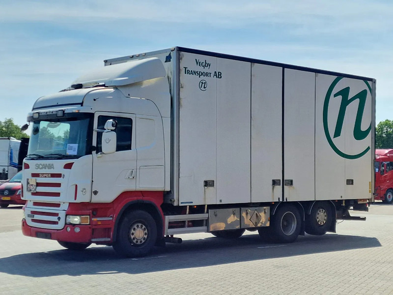 Scania R500 V8 Highline 6x2*4 - Box with side doors - Loadlift - Manual gearbox with retarder - Full air - Steering axle - Koffer LKW: das Bild 3 Scania R500 V8 Highline 6x2*4 - Box with side doors - Loadlift - Manual gearbox with retarder - Full air - Steering axle - Koffer LKW: das Bild 3