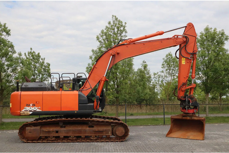 Hitachi ZX300 LC-6 | ROTOTILT | BUCKET | GPS - Kettenbagger: das Bild 4 Hitachi ZX300 LC-6 | ROTOTILT | BUCKET | GPS - Kettenbagger: das Bild 4