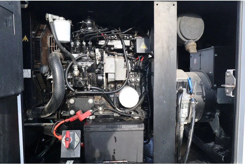 Stromgenerator SDMO R44C3 | 44 KVA | GOOD WORKING: das Bild 13
