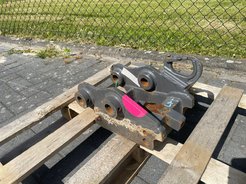 SMP S30 | HALF-AUTO QUICK COUPLER | SNELWISSEL | VOLVO EC18 - Abbruchschere für Baumaschine: das Bild 1 SMP S30 | HALF-AUTO QUICK COUPLER | SNELWISSEL | VOLVO EC18 - Abbruchschere für Baumaschine: das Bild 1