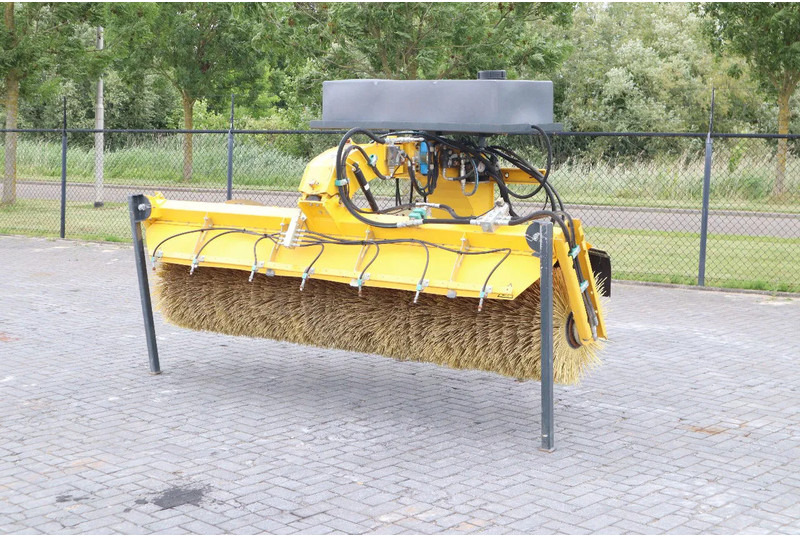 STARK RSW 3000 S | SWEEPER | BRUSH | KEHRMASCHINE | WATER SPRAY - Kehrbesen: das Bild 1 STARK RSW 3000 S | SWEEPER | BRUSH | KEHRMASCHINE | WATER SPRAY - Kehrbesen: das Bild 1