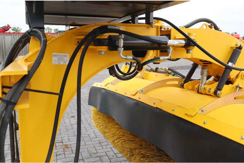STARK RSW 3000 S | SWEEPER | BRUSH | KEHRMASCHINE | WATER SPRAY - Kehrbesen: das Bild 5 STARK RSW 3000 S | SWEEPER | BRUSH | KEHRMASCHINE | WATER SPRAY - Kehrbesen: das Bild 5