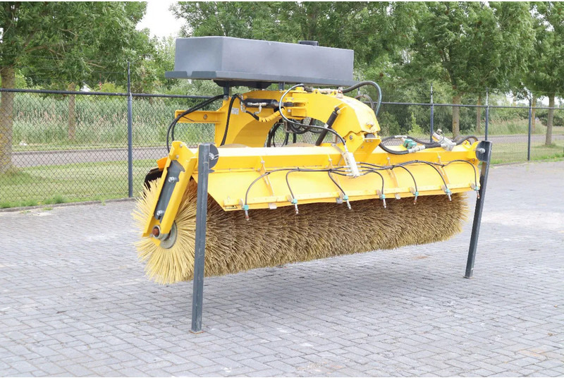 STARK RSW 3000 S | SWEEPER | BRUSH | KEHRMASCHINE | WATER SPRAY - Kehrbesen: das Bild 3 STARK RSW 3000 S | SWEEPER | BRUSH | KEHRMASCHINE | WATER SPRAY - Kehrbesen: das Bild 3