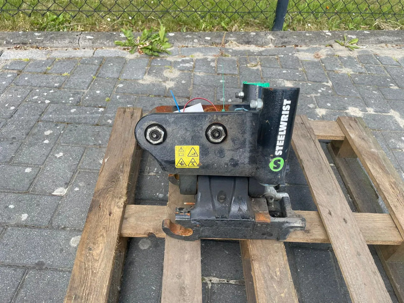 STEELWRIST TCX S30 - 180 MEC | TILT COUPLER | TILTING COUPLER | NEW / UNUSED - Tiltrotator für Baumaschine: das Bild 2 STEELWRIST TCX S30 - 180 MEC | TILT COUPLER | TILTING COUPLER | NEW / UNUSED - Tiltrotator für Baumaschine: das Bild 2