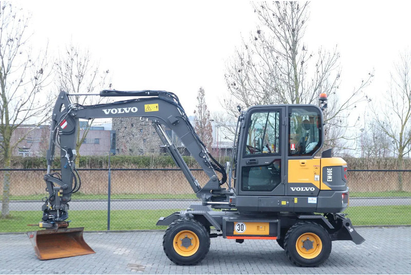 Volvo EW 60 E | DEMO | 30 KM/H | ROTOTILT + GRIPPER | BUCKET - Mobilbagger: das Bild 1 Volvo EW 60 E | DEMO | 30 KM/H | ROTOTILT + GRIPPER | BUCKET - Mobilbagger: das Bild 1