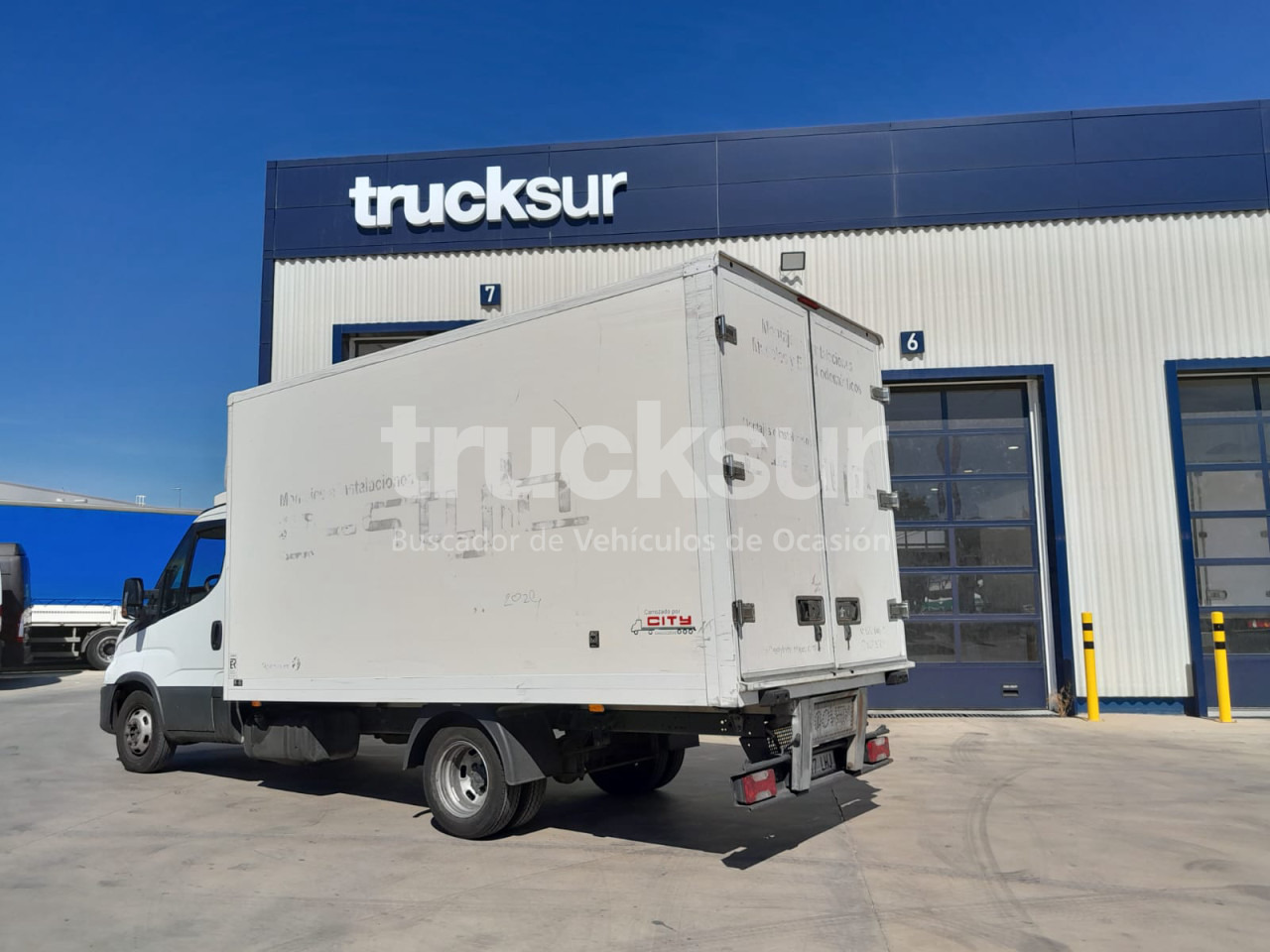 IVECO 35C16 GV - Koffer Transporter: das Bild 4 IVECO 35C16 GV - Koffer Transporter: das Bild 4