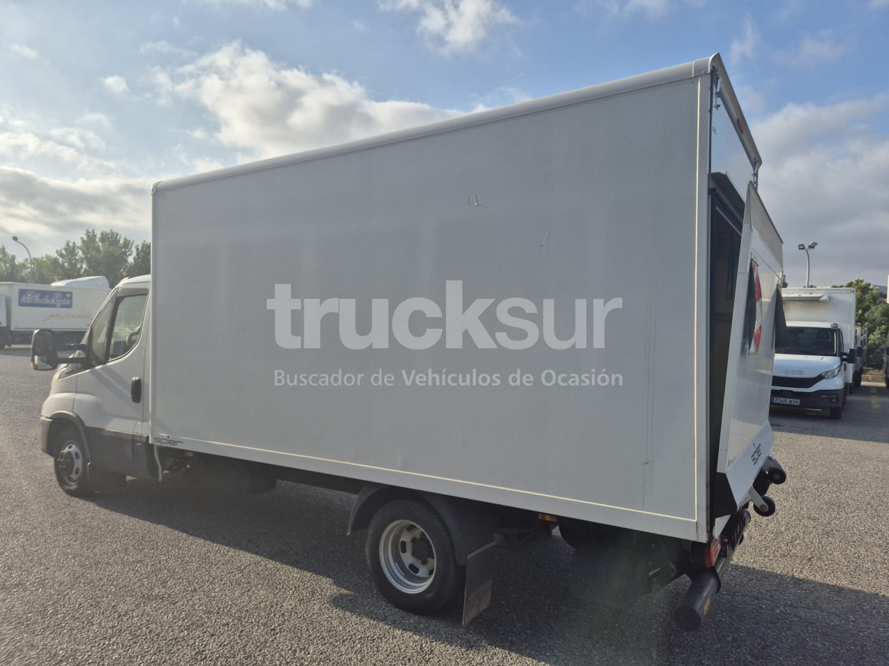 IVECO DAILY 35C16H - Koffer Transporter: das Bild 4 IVECO DAILY 35C16H - Koffer Transporter: das Bild 4