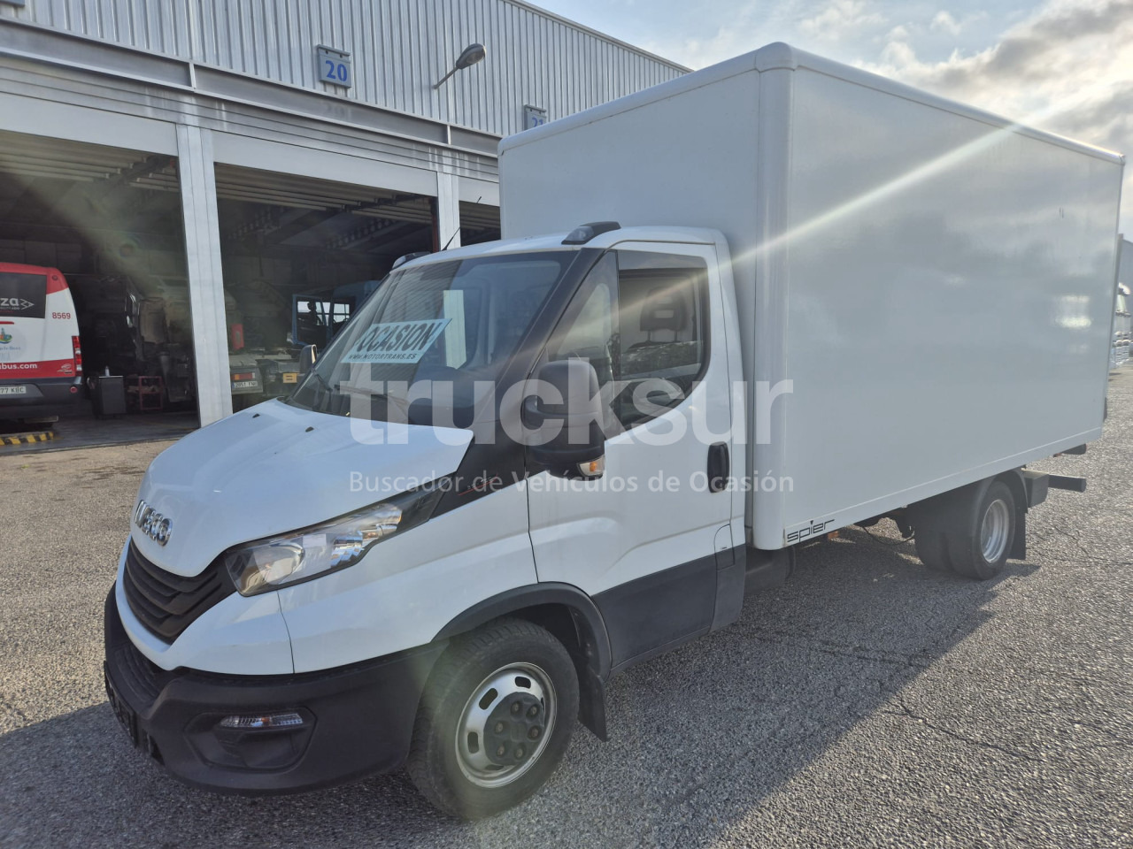 IVECO DAILY 35C16H - Koffer Transporter: das Bild 1 IVECO DAILY 35C16H - Koffer Transporter: das Bild 1