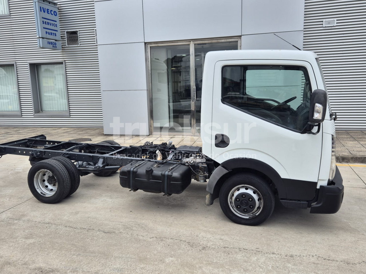 Fahrgestell LKW NISSAN NT 400: das Bild 7