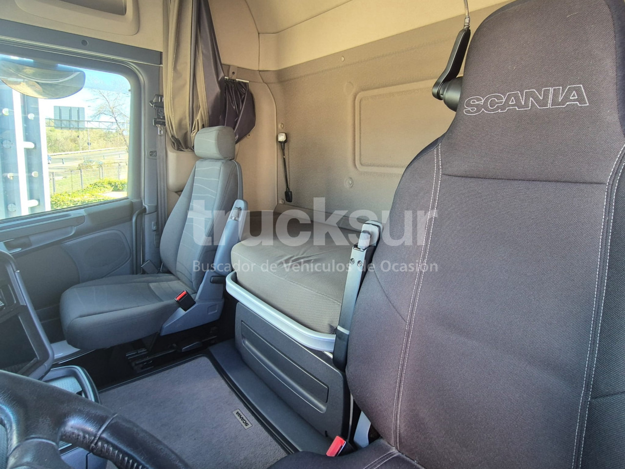 Sattelzugmaschine SCANIA R450: das Bild 9