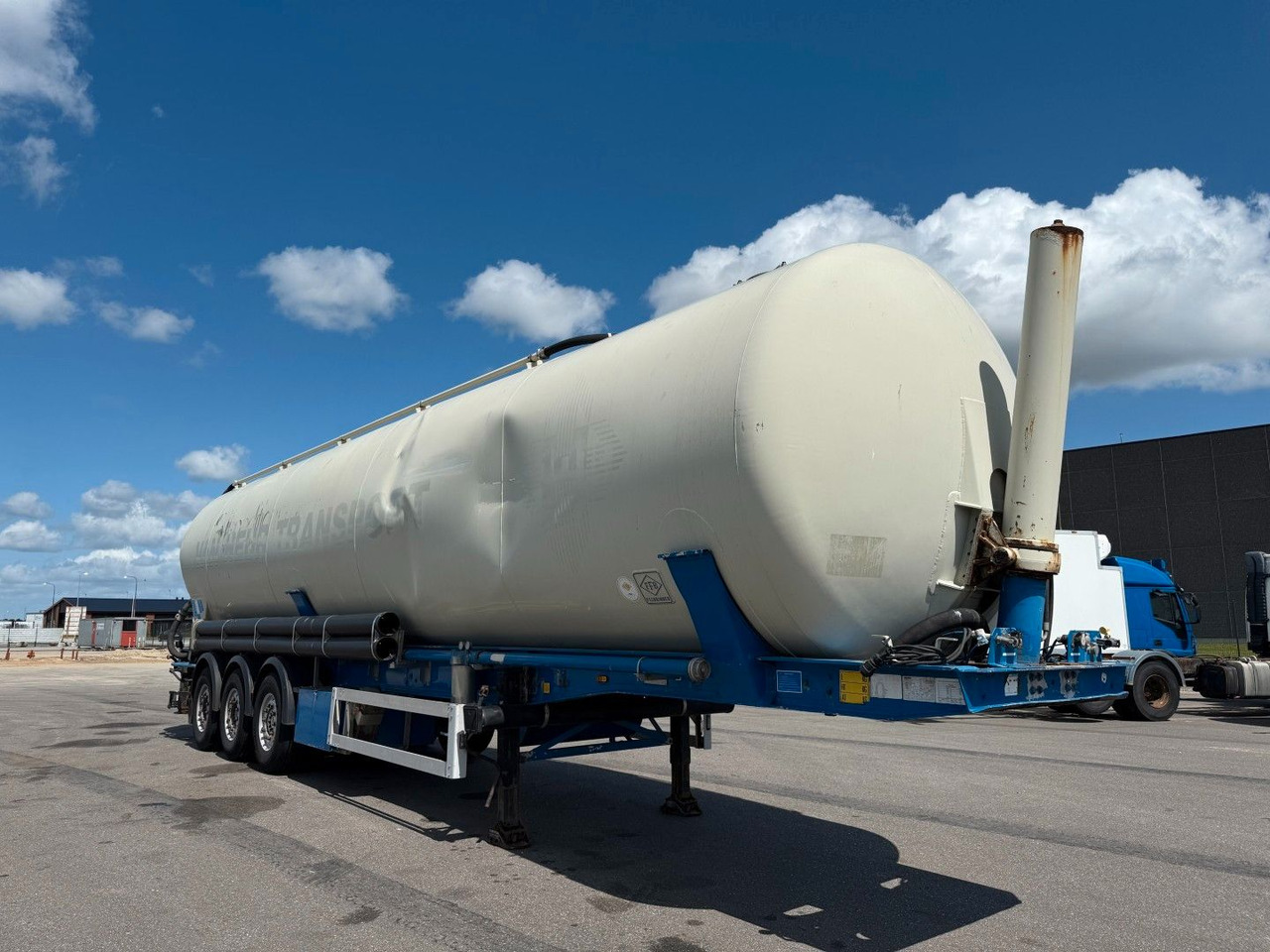 Feldbinder 3 axle 63 m3 Silo trailer Feldbinder 3 axle 63 m3 Silo trailer - Siloauflieger: das Bild 2 Feldbinder 3 axle 63 m3 Silo trailer Feldbinder 3 axle 63 m3 Silo trailer - Siloauflieger: das Bild 2