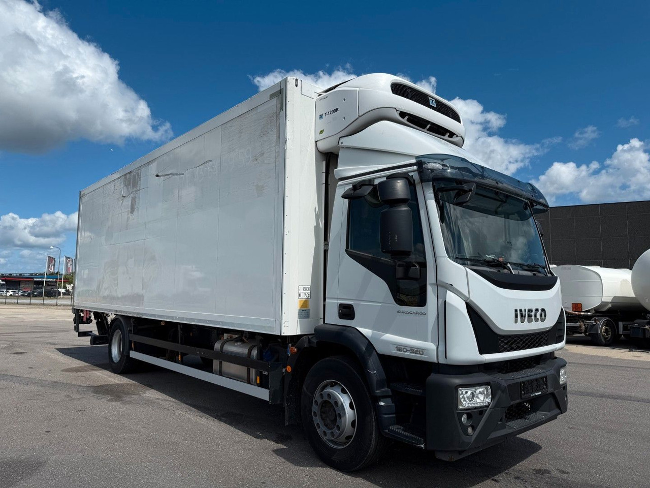 Iveco 180E32 4x2 Schmitz / Thermo King T-1200R Spectru Iveco 180E32 4x2 Schmitz / Thermo King T-1200R Spectru - Kühlkoffer LKW: das Bild 2 Iveco 180E32 4x2 Schmitz / Thermo King T-1200R Spectru Iveco 180E32 4x2 Schmitz / Thermo King T-1200R Spectru - Kühlkoffer LKW: das Bild 2
