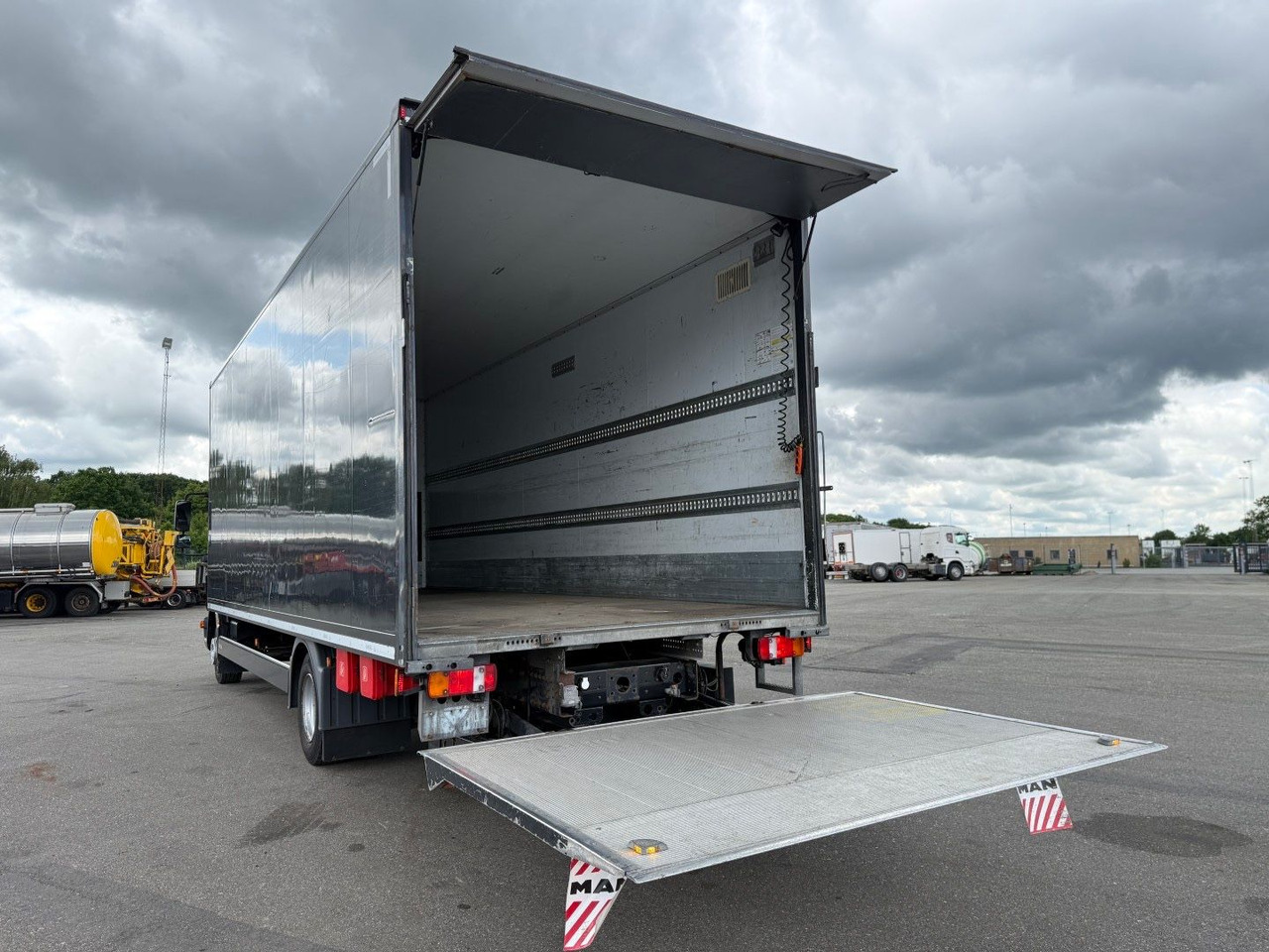 MAN TGL 12.250 Euro 6 Closed box / Koffer 7.20 m. - Koffer LKW: das Bild 5 MAN TGL 12.250 Euro 6 Closed box / Koffer 7.20 m. - Koffer LKW: das Bild 5