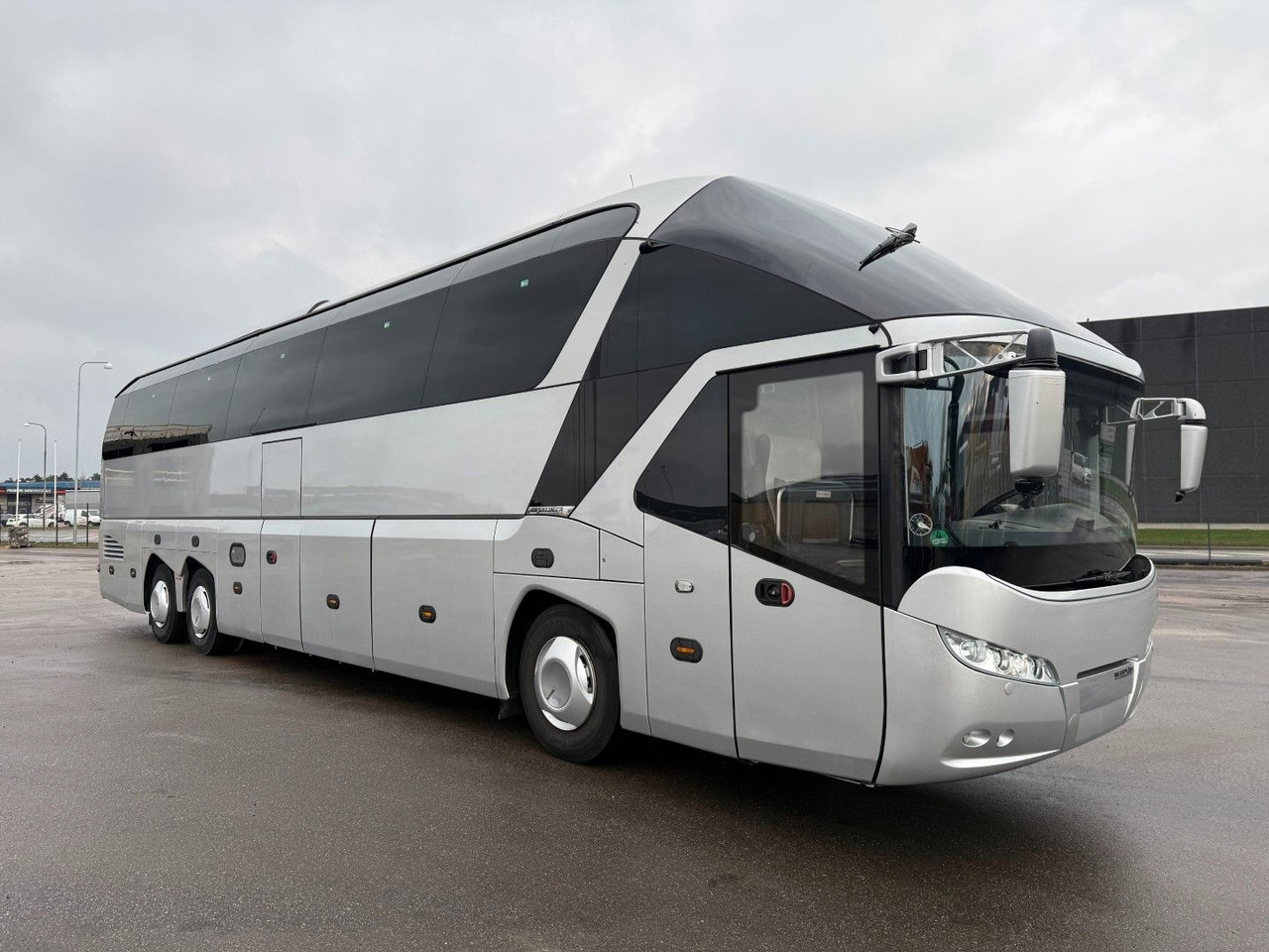 Neoplan Starliner N 5218 Euro 6 - Reisebus: das Bild 2 Neoplan Starliner N 5218 Euro 6 - Reisebus: das Bild 2