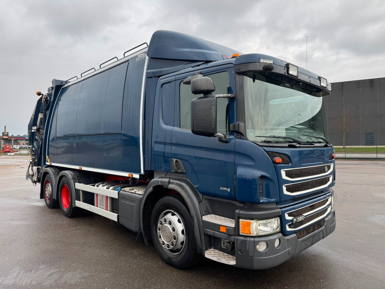 Scania P320 6x2*4 Euro 6 NTM 21 m3 - Müllwagen: das Bild 2 Scania P320 6x2*4 Euro 6 NTM 21 m3 - Müllwagen: das Bild 2