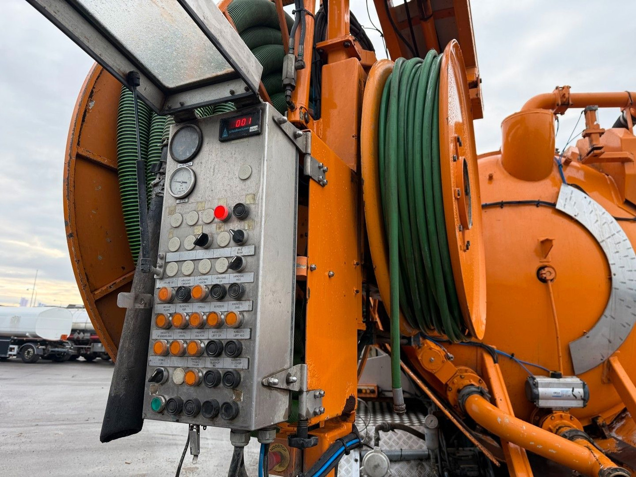 Saug-/ Spülfahrzeug Scania P380 8x2*6 Hvidtved Larsen Flexline 414: das Bild 9 Saug-/ Spülfahrzeug Scania P380 8x2*6 Hvidtved Larsen Flexline 414: das Bild 9