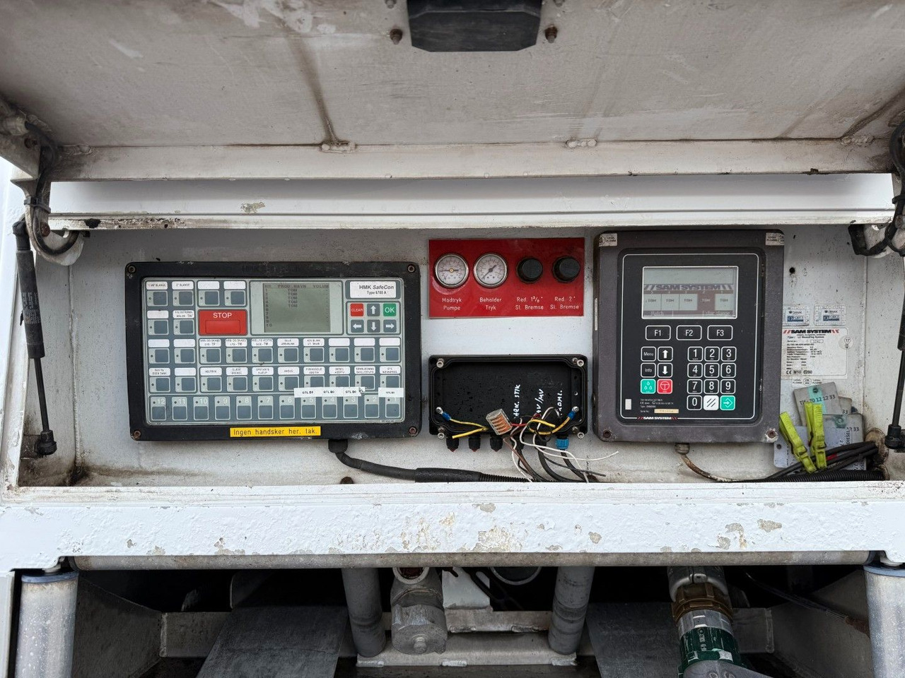 Tankwagen Scania P400 8x2*6 HMK Bilcon 24.000 l. ADR Euro 5: das Bild 9 Tankwagen Scania P400 8x2*6 HMK Bilcon 24.000 l. ADR Euro 5: das Bild 9