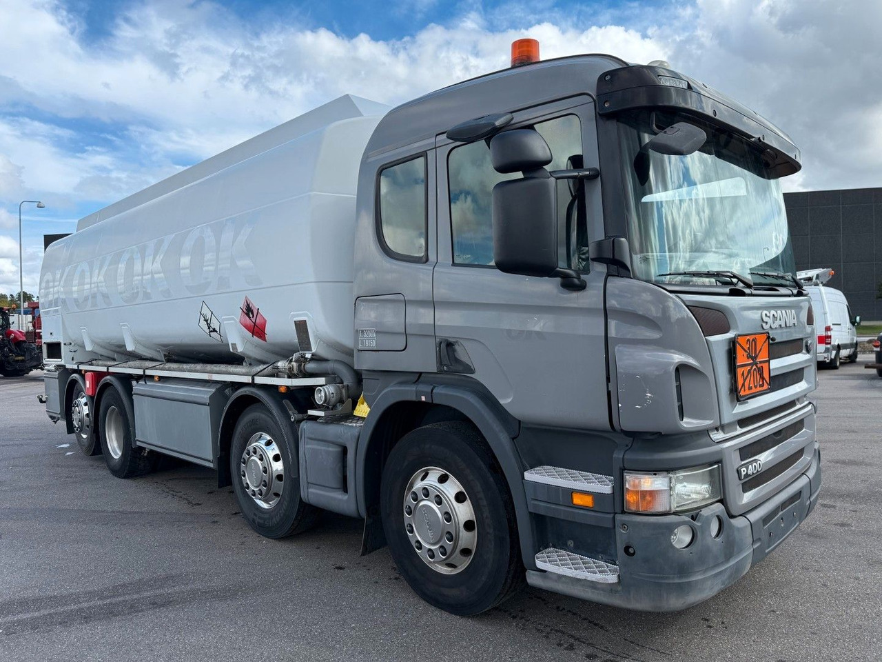 Scania P400 8x2*6 HMK Bilcon 24.000 l. ADR Euro 5 - Tankwagen: das Bild 2 Scania P400 8x2*6 HMK Bilcon 24.000 l. ADR Euro 5 - Tankwagen: das Bild 2