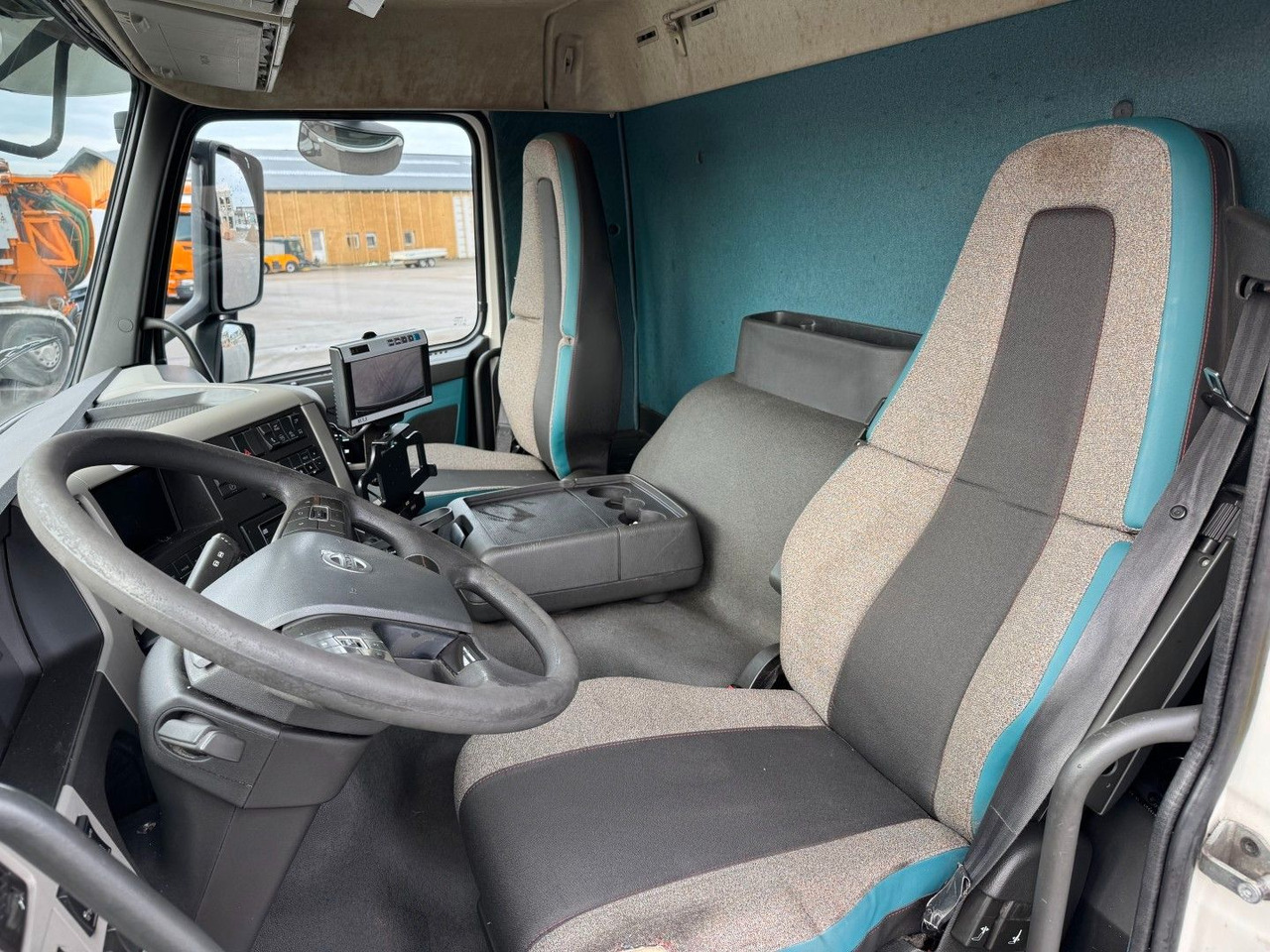 Volvo FM330 6x2*4 Carrier Supra 1250 Mt 9,9m (defekt f - Kühlkoffer LKW: das Bild 5 Volvo FM330 6x2*4 Carrier Supra 1250 Mt 9,9m (defekt f - Kühlkoffer LKW: das Bild 5