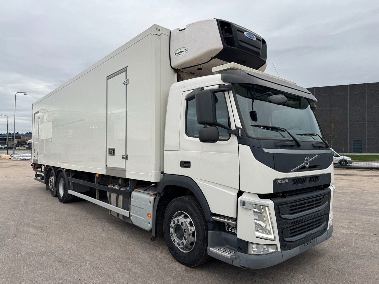Volvo FM330 6x2*4 Carrier Supra 1250 Mt 9,9m (defekt f - Kühlkoffer LKW: das Bild 2 Volvo FM330 6x2*4 Carrier Supra 1250 Mt 9,9m (defekt f - Kühlkoffer LKW: das Bild 2