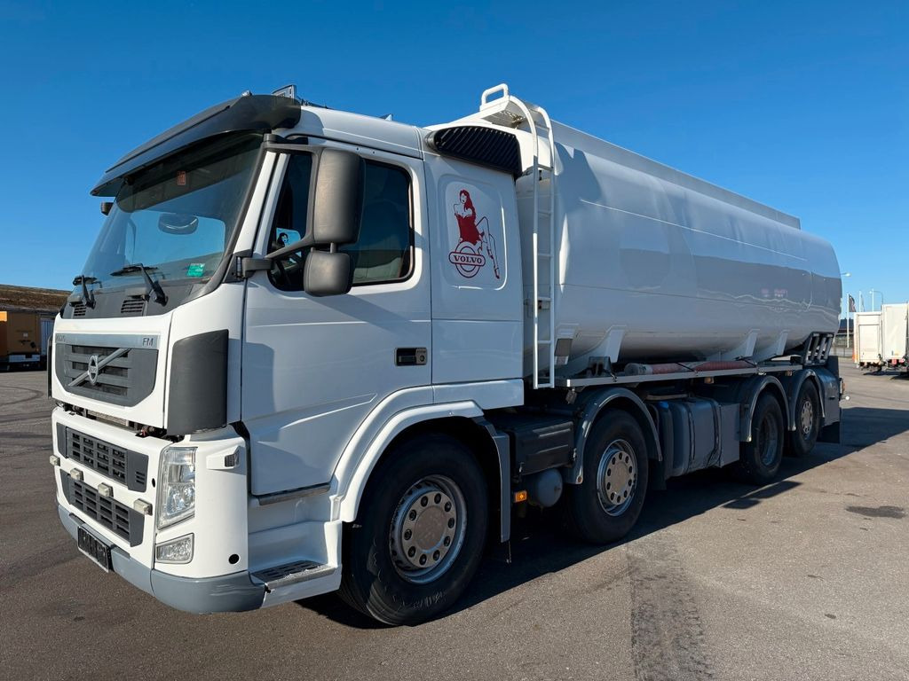 Volvo FM460 8x2*6 24.000 l. ADR Tank - Tankwagen: das Bild 1 Volvo FM460 8x2*6 24.000 l. ADR Tank - Tankwagen: das Bild 1