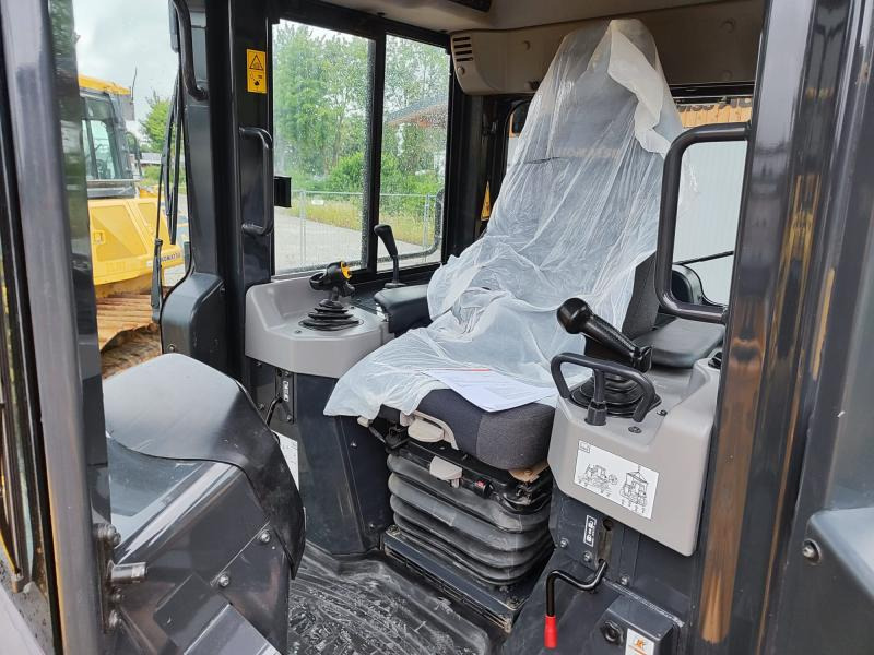 Komatsu D51PX-24 - Bulldozer: das Bild 5 Komatsu D51PX-24 - Bulldozer: das Bild 5