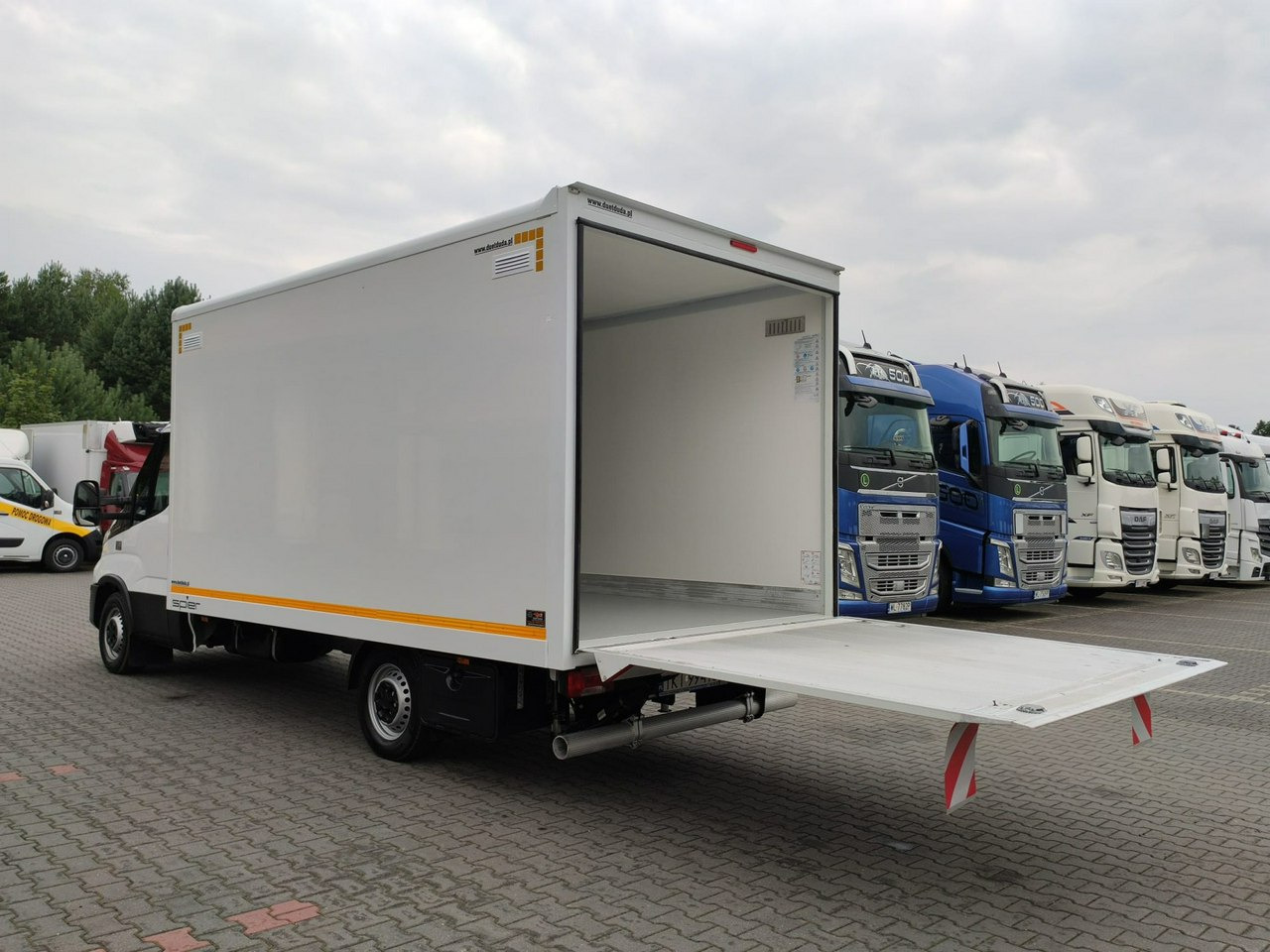 Iveco Daily 35S16S V - Koffer Transporter: das Bild 4 Iveco Daily 35S16S V - Koffer Transporter: das Bild 4