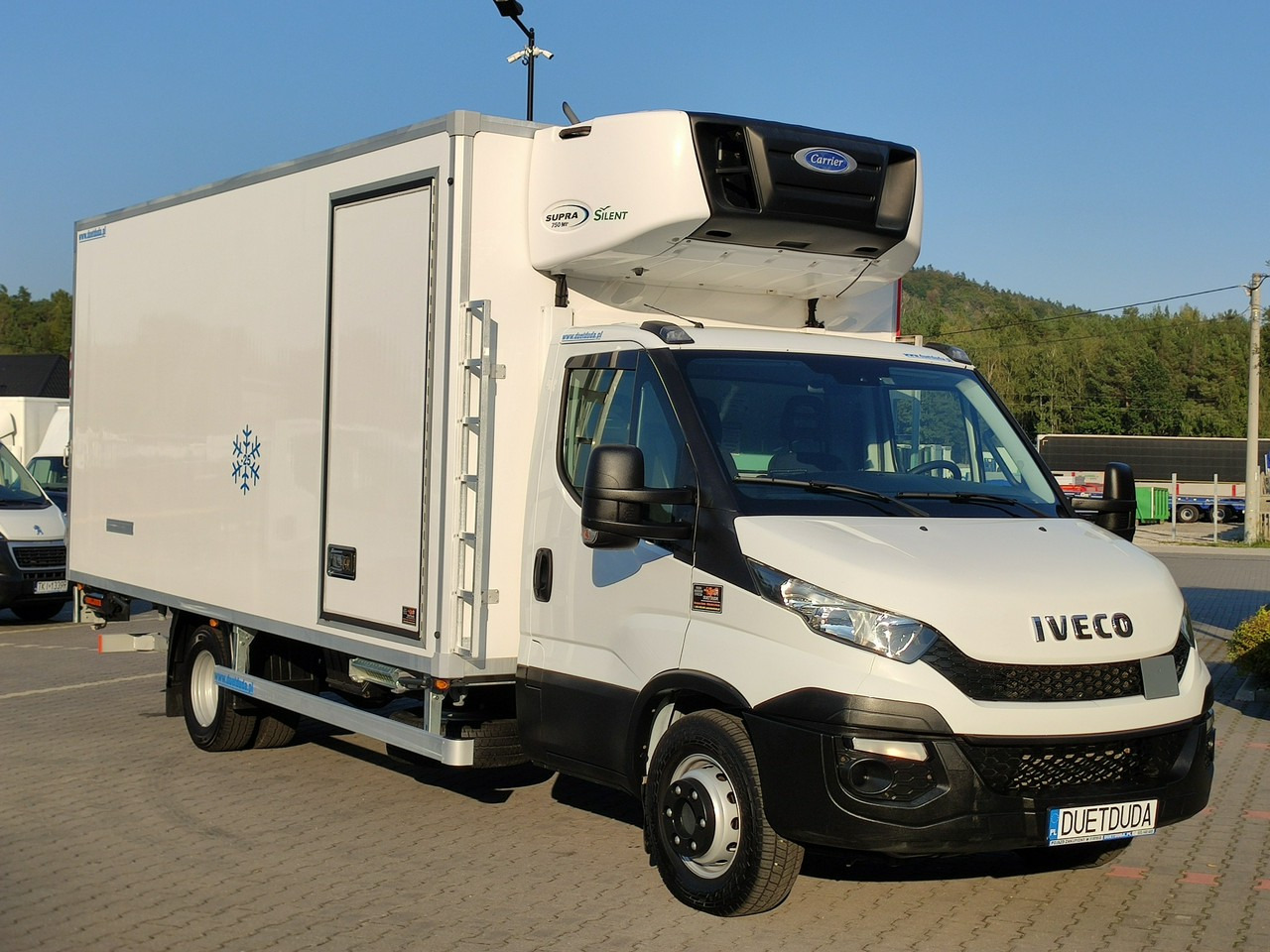Iveco Daily 70C17 Mroźnia Ściana Grodziowa Multitemperatura - Kühltransporter: das Bild 2 Iveco Daily 70C17 Mroźnia Ściana Grodziowa Multitemperatura - Kühltransporter: das Bild 2