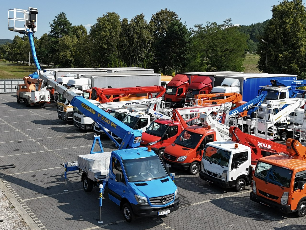 Mercedes Sprinter - LKW mit Arbeitsbühne: das Bild 2 Mercedes Sprinter - LKW mit Arbeitsbühne: das Bild 2