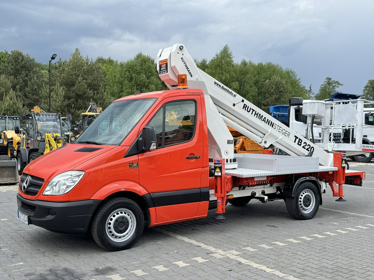 Mercedes Sprinter - LKW mit Arbeitsbühne: das Bild 3 Mercedes Sprinter - LKW mit Arbeitsbühne: das Bild 3